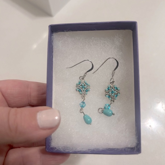 Elegant Silver and Turquoise Dangle Earrings - Picture 2 of 2